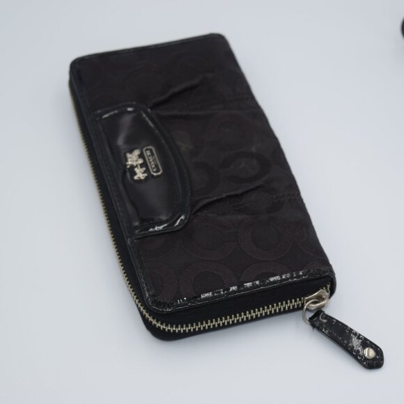 COACH Wallet Black Op Art Ashley Pleated Zip Around Wallet - Picture 1 of 8